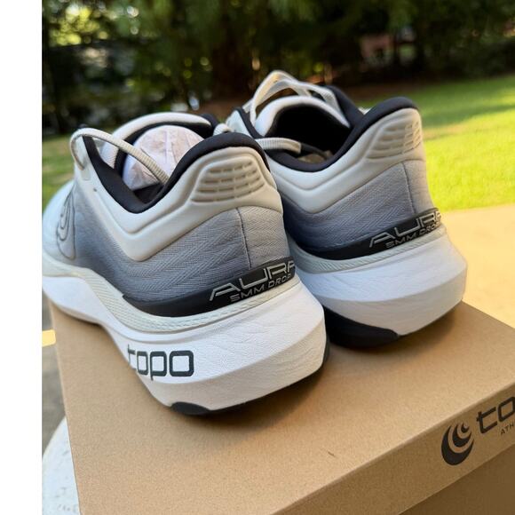 NWT Topo Athletic Aura Running Shoes White Gray Size 10 main image 8
